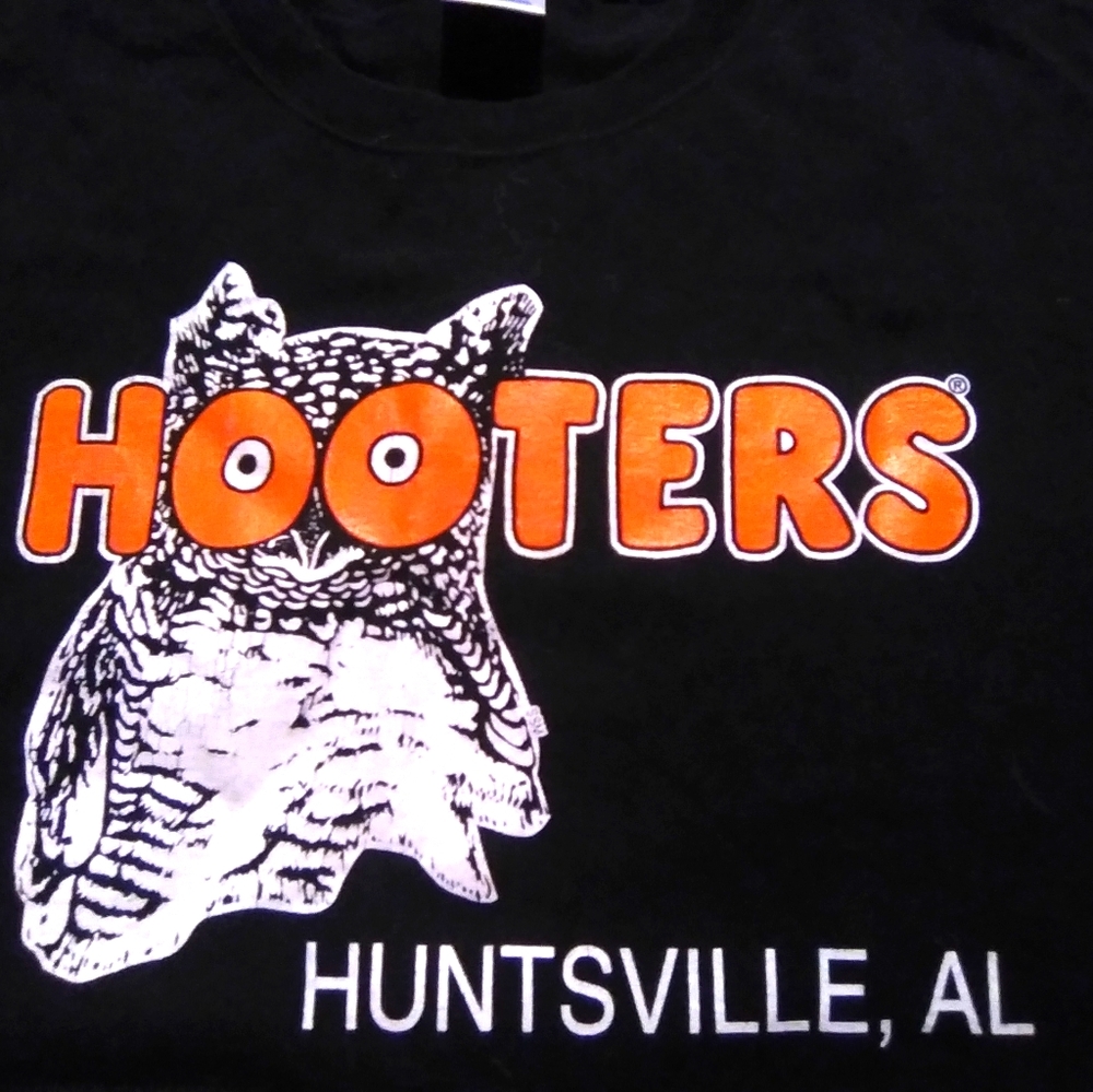 Black hooter t-shirt